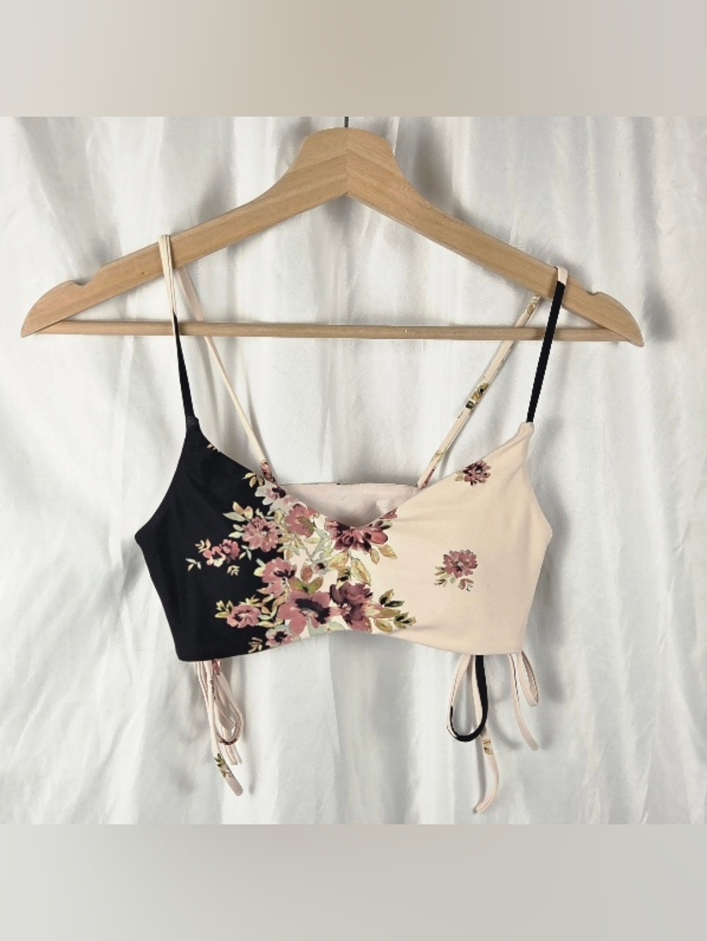 O'Neill Women's Floral Colorblock Swimsuit Top in Black & Cream Size XS